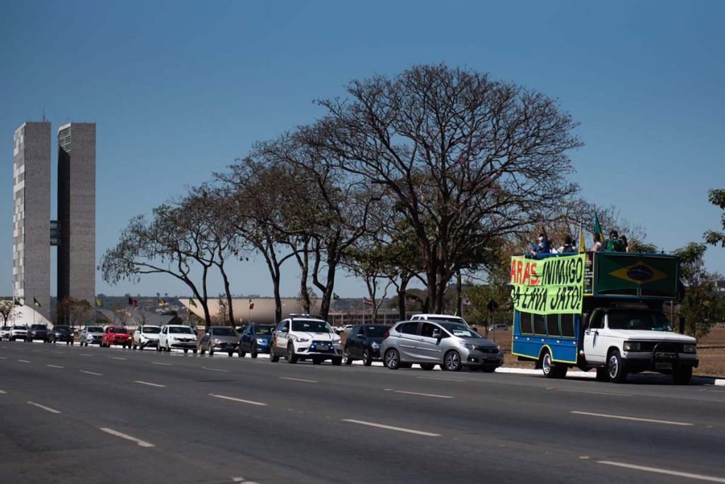 Concentração no estacionamento do PGR, para Carreata em defesa da Lava Jato
