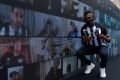 Kalou ao lado da torcida virtual do Botafogo
