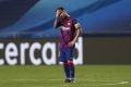 Messi com a mão na cabeça
