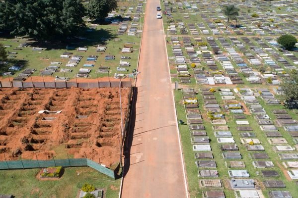 Novas covas no Cemitério de Taguatinga