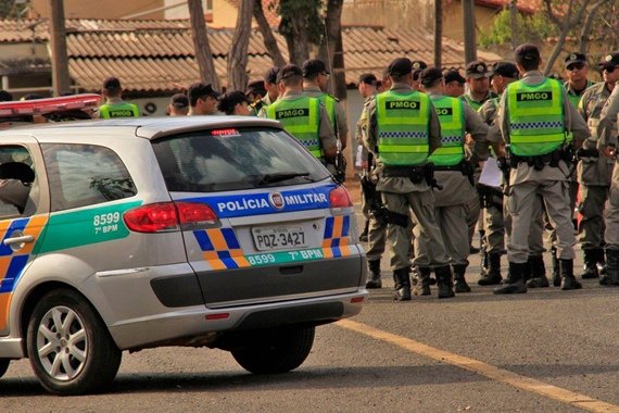 viatura e policiais