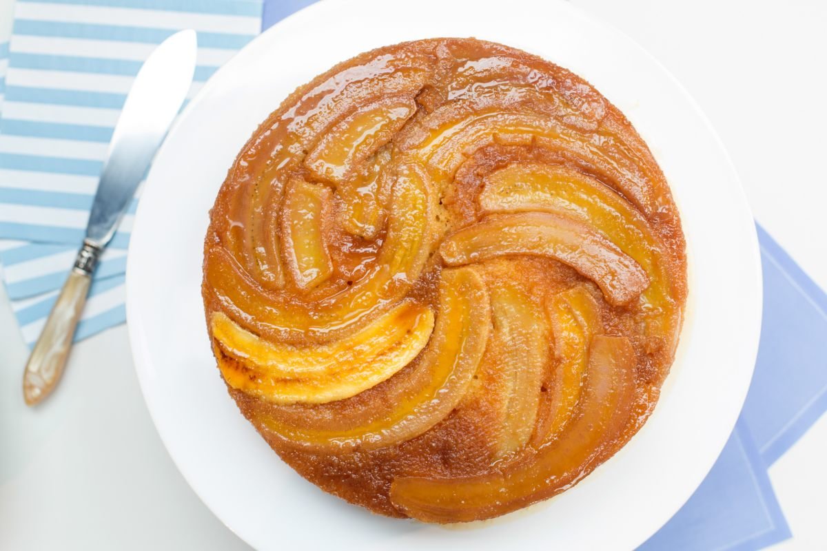 Bolo de Banana Caramelizada - Receita prática e deliciosa