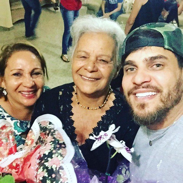 cauan com a mãe e a avó