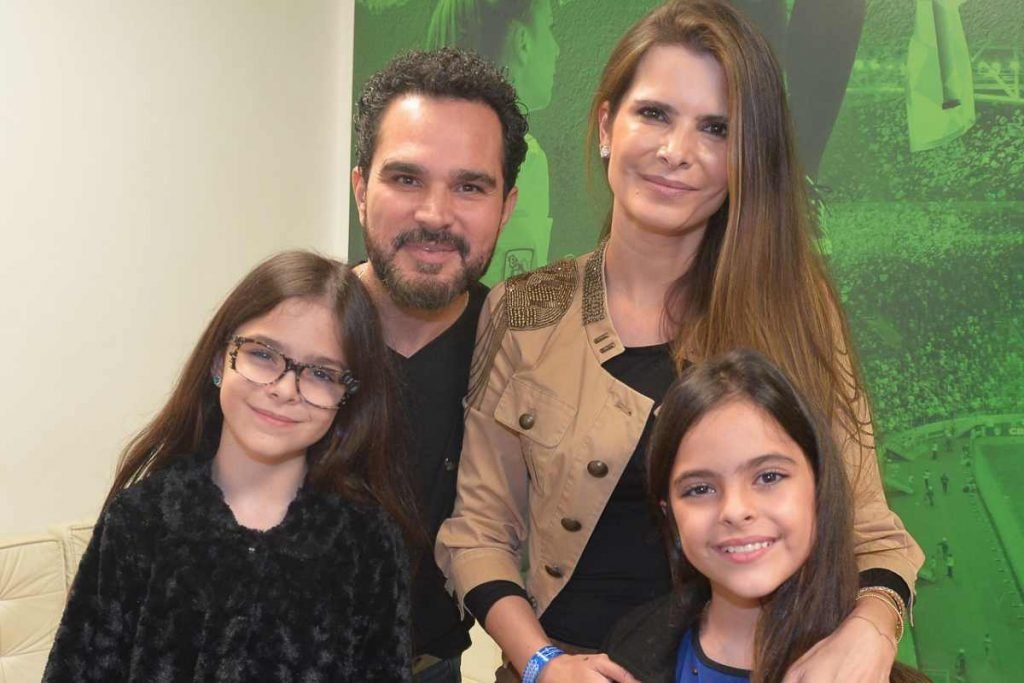 luciano camargo e flavia e filhas