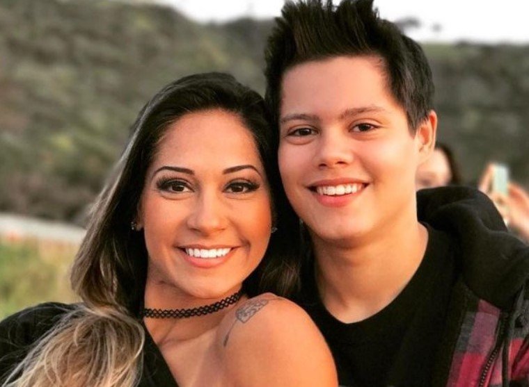 Mayra Cardi e filho