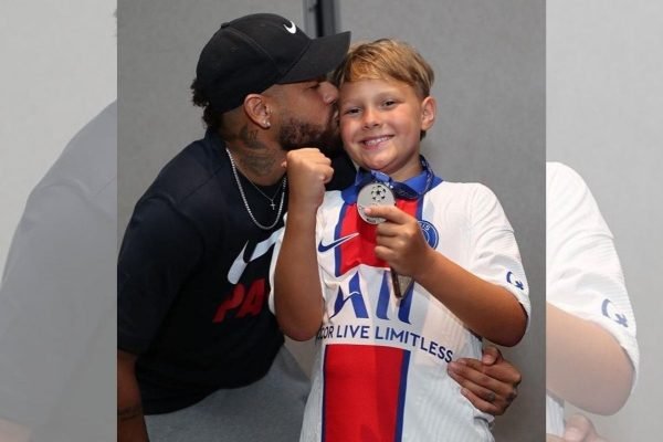 Pai e filho de Neymar também estão com coronavírus, diz site