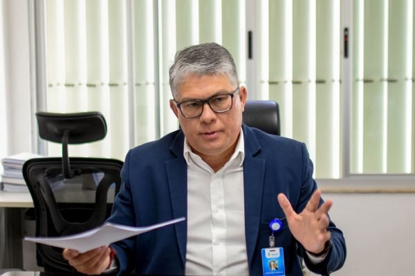 secretário de Saúde do DF, Francisco Araújo