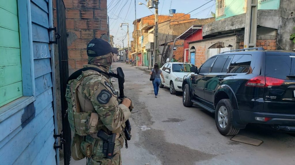 Polícia Federal faz operação para evitar expansão do PCC no Rio