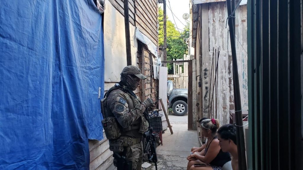 Polícia Federal faz operação para evitar expansão do PCC no Rio