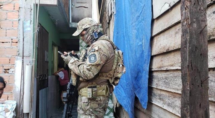 Polícia Federal faz operação para evitar expansão do PCC no Rio