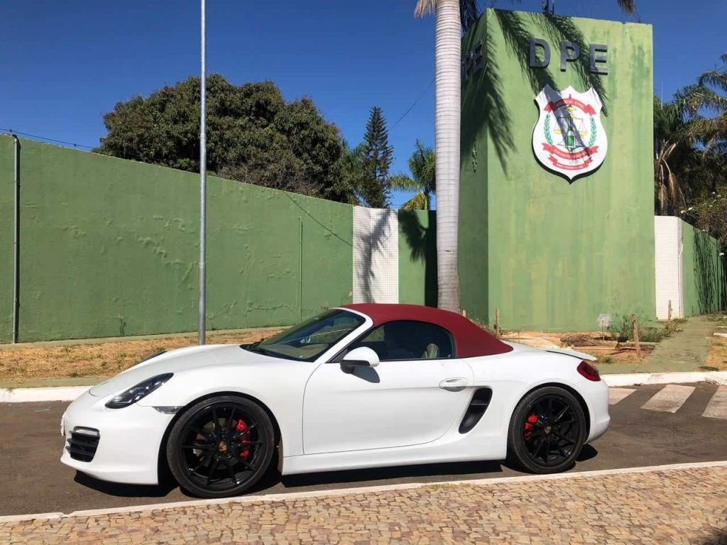 Carro de luxo apreendido durante a Operação Cred