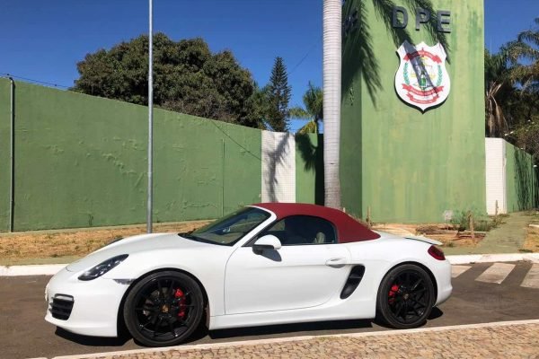 Carro de luxo apreendido durante a Operação Cred