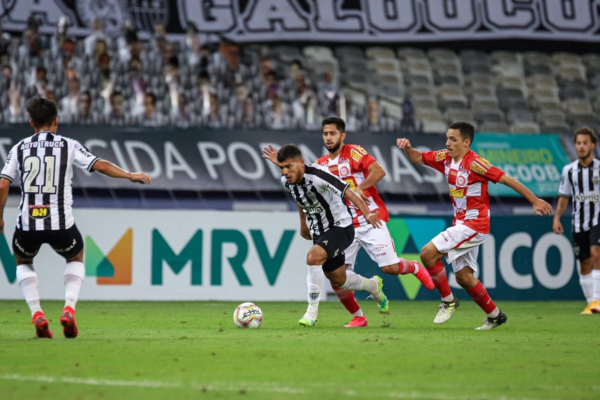 Atlético-MG vira sobre Tombense e abre vantagem na final do Mineiro
