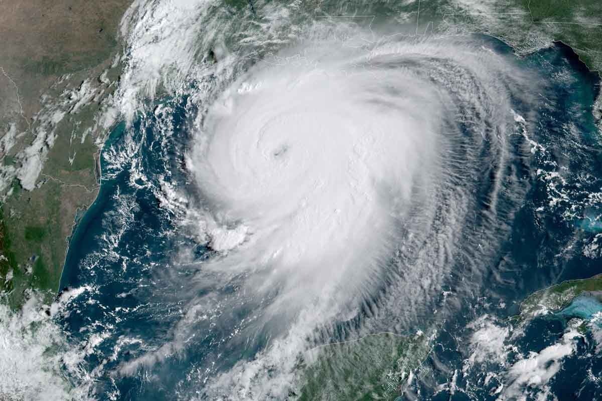 Tempestade tropical Nicholas vira furacão e atinge o Texas