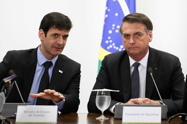 Em mensagem de despedida, Marcelo Álvaro chama Bolsonaro de “amigo e irmão”