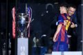 Messi abraça Bartomeu