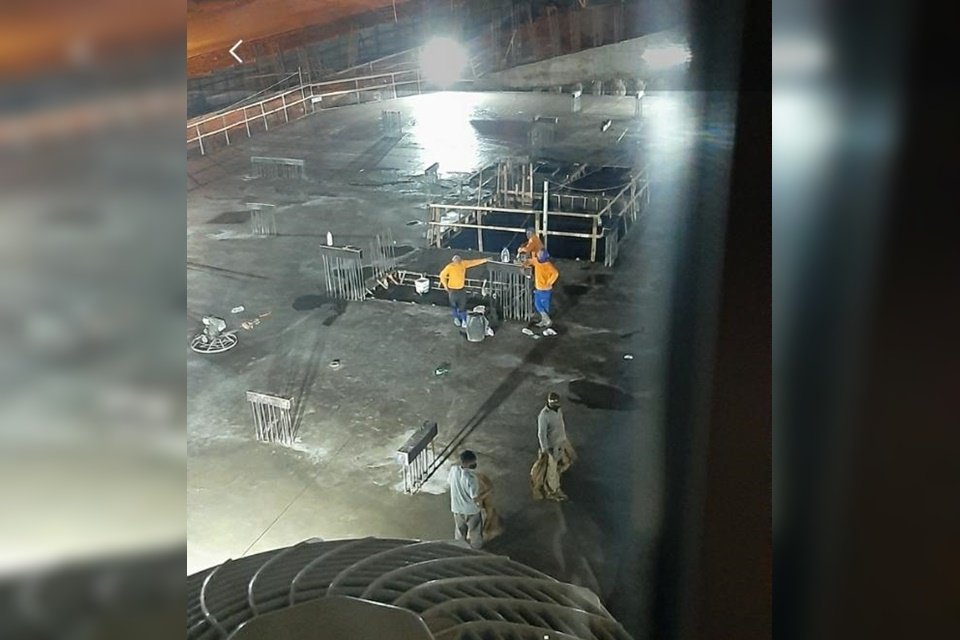 Obra ao lado de prédio