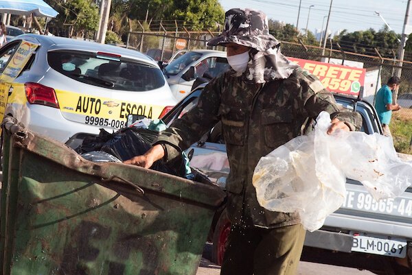 Auxilio emergencial negado para catadores de recicláveis e moradores de rua