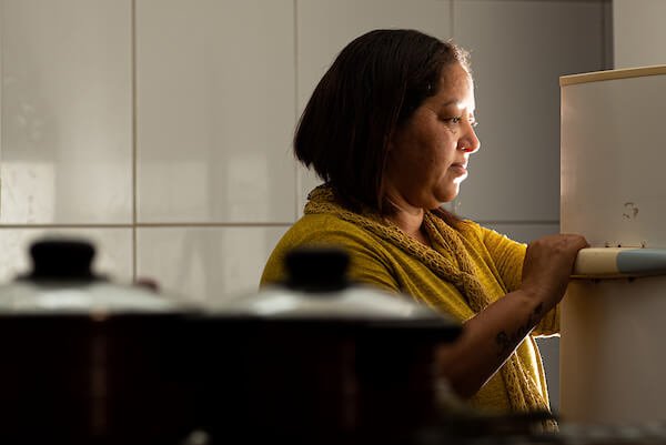 Catadora de recicláveis, Alessandra Alves, de 41 anos, teve o auxílio de R$ 600
