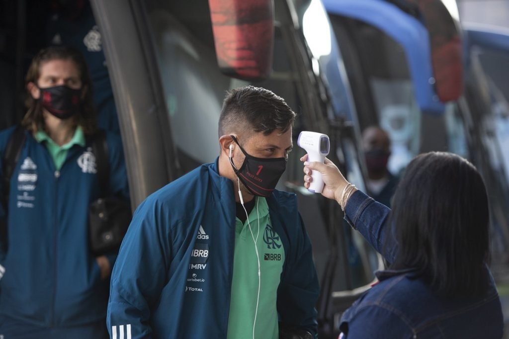 Diego Alves máscara