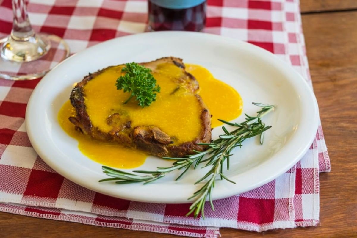 Bisteca de porco com laranja