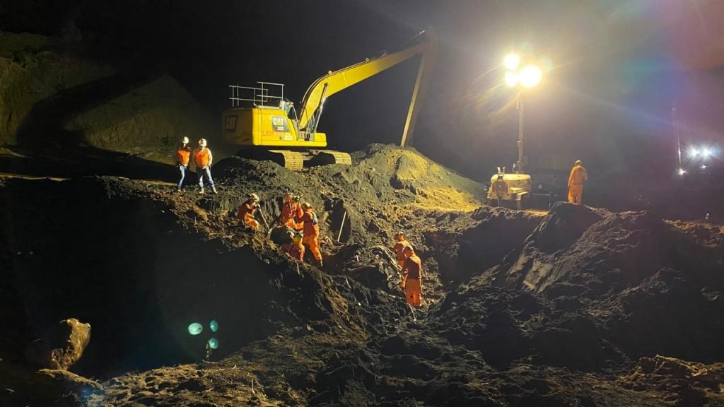 Bombeiros localizam caminhonete perdida desde primeiro dia de buscas em Brumadinho