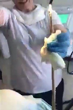 Médicos retiram cobra de dentro de mulher4