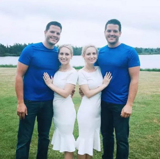 Irmãs gêmeas se casam com irmãos gêmeos