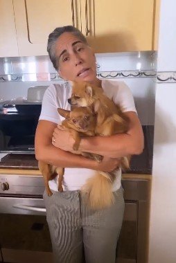 Glória Pires e cachorros