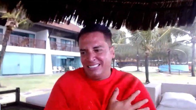 Leo Dias leva choque