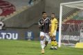 Evanilson marca contra o Atlético-GO