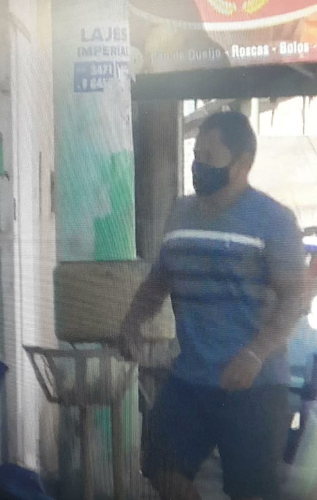 homem de máscara