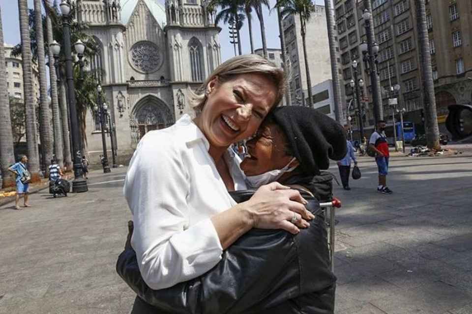 Joice Hasselmann visita Cracolândia durante campanha eleitoral