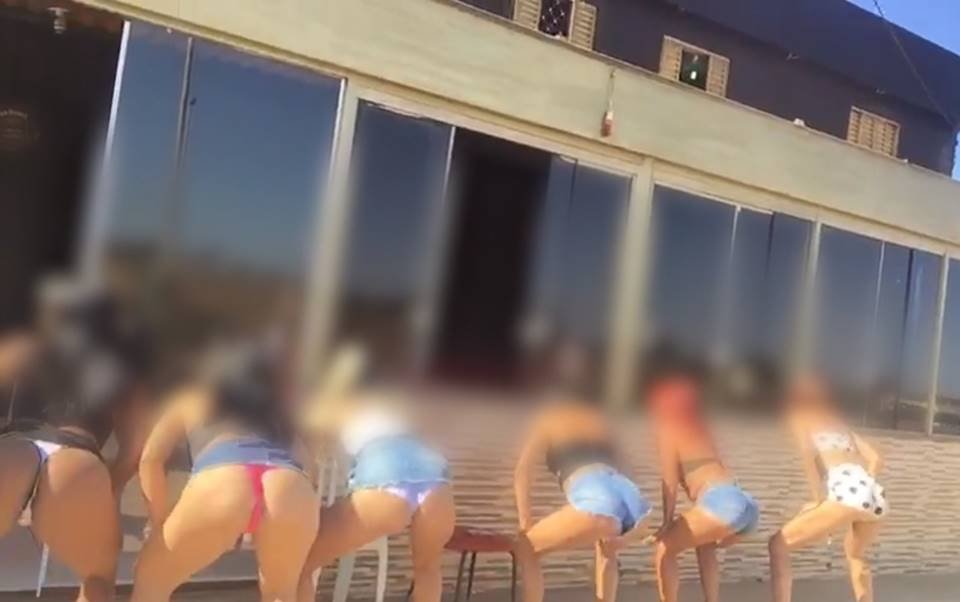 mulheres dançando
