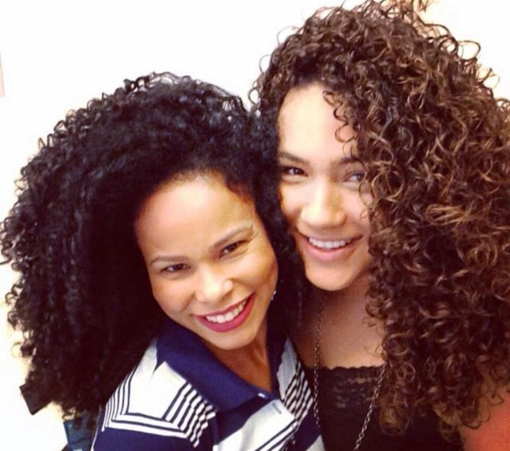 Mari Santos e Leticia Cunha