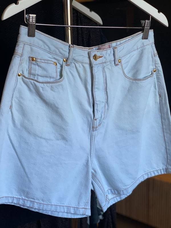Short original antes de ser transformado em parte da Coleção Upcycling is the Future