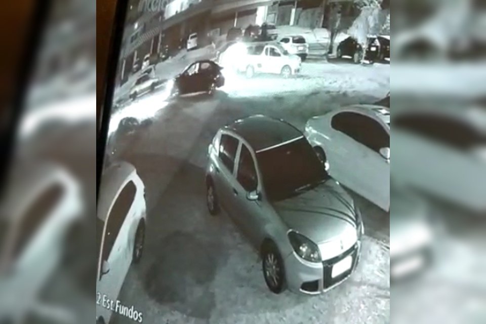Carros em estacionamento