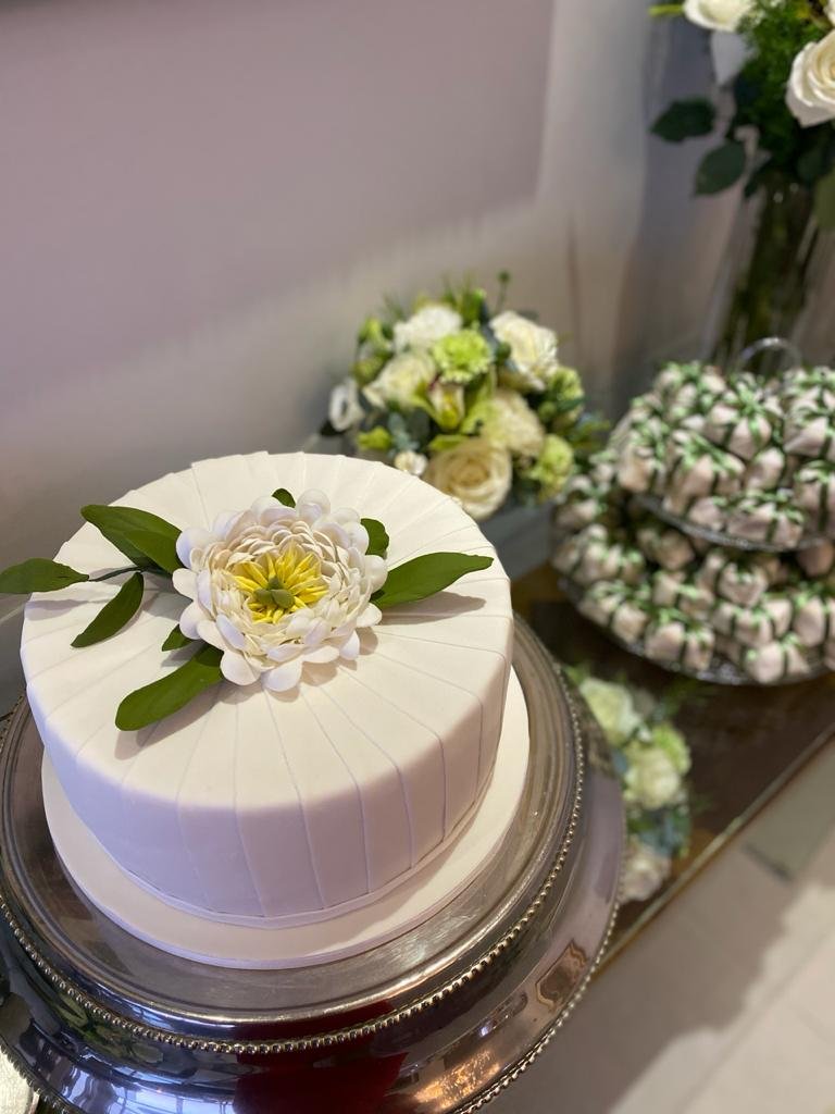 bolo e flores
