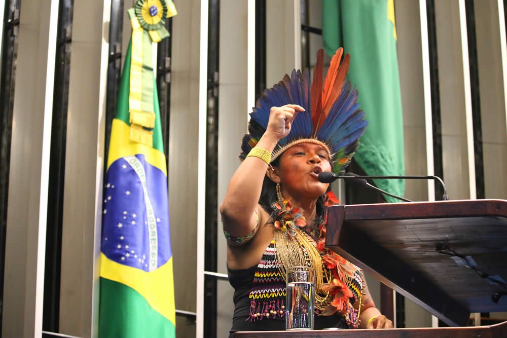 Sonia Guajajara discursa