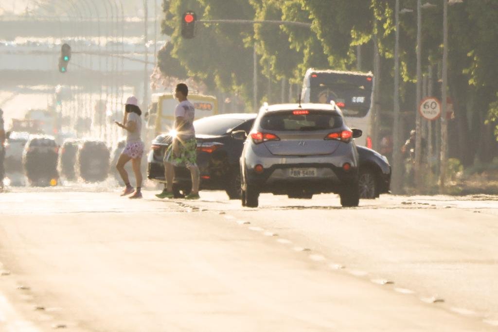 DF tem dia mais seco e quente do ano. Defesa Civil e Inmet emitem alerta à população calor seca