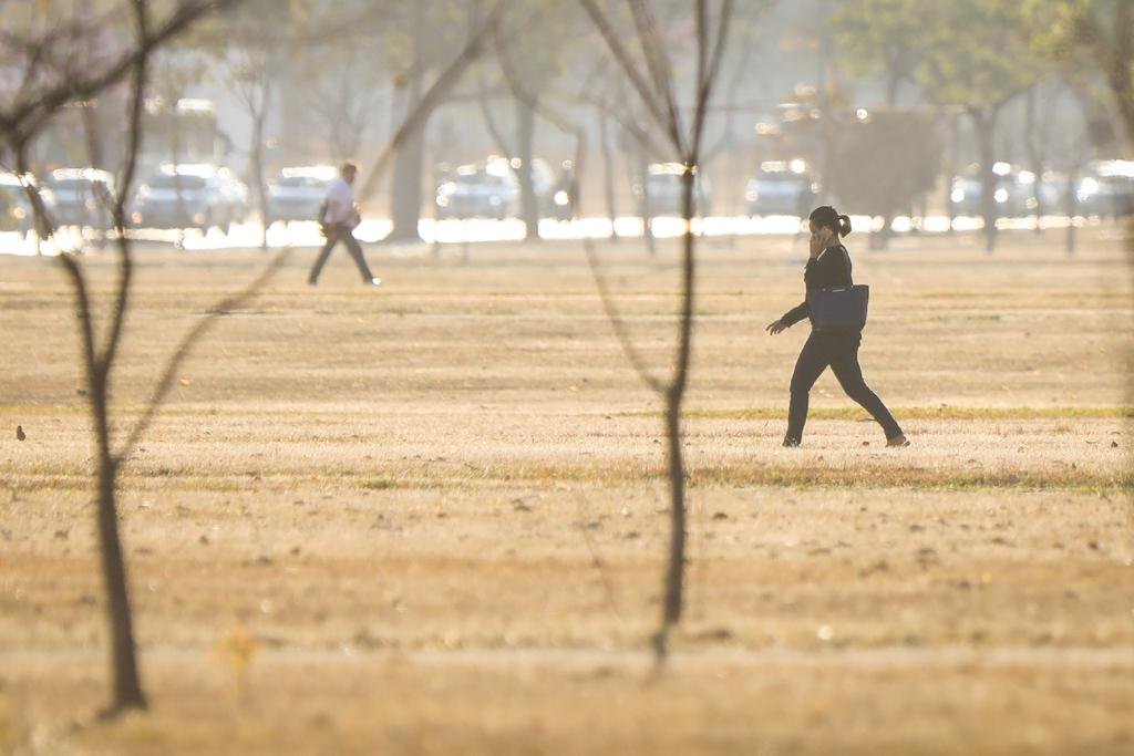 DF tem dia mais seco e quente do ano. Defesa Civil e Inmet emitem alerta à população calor seca