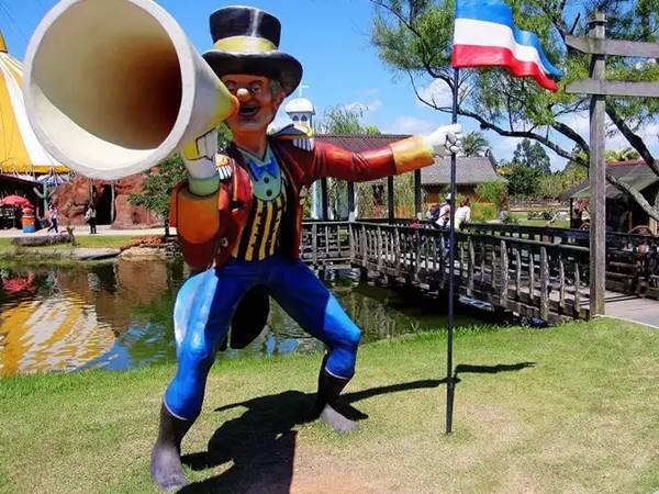 Beto Carrero World com passagem aérea e hospedagem