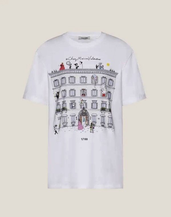 Camiseta branca da Valentino com ilustração de Joana Avillez