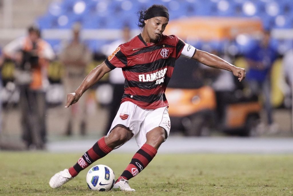 Ronaldinho Gaúcho faz 43 anos; relembre lances mágicos do “bruxo