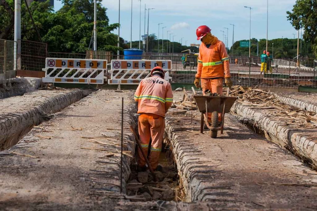 Obra do viaduto do eixão sul