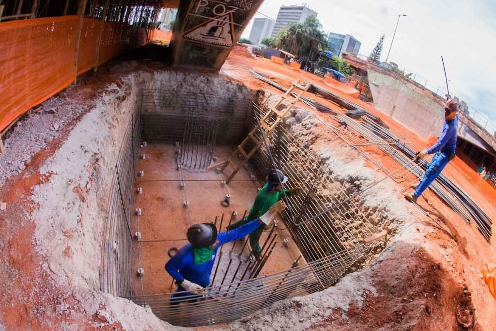 Obra do viaduto do eixão sul