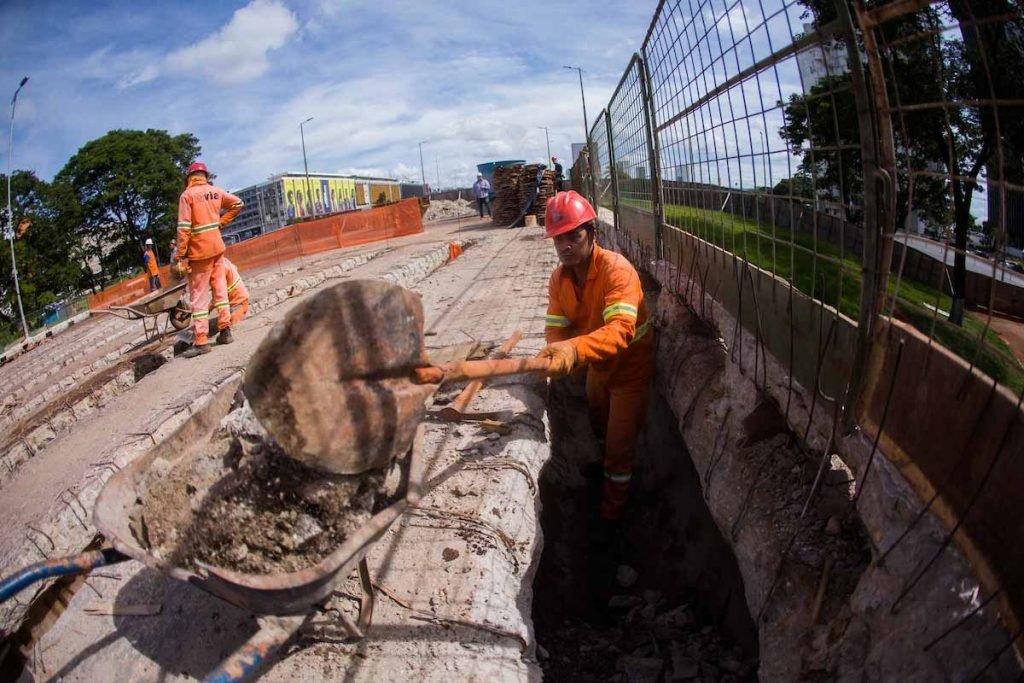 Obra do viaduto do eixão sul