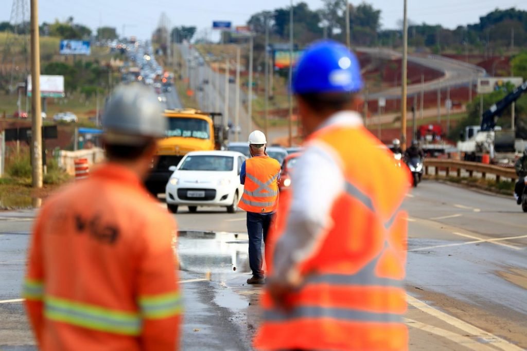 Obra publica no viaduto em brasília