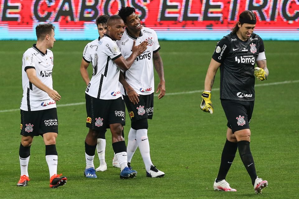 ELIA: CAZARES É DE LONGE O MELHOR JOGADOR DO CORINTHIANS