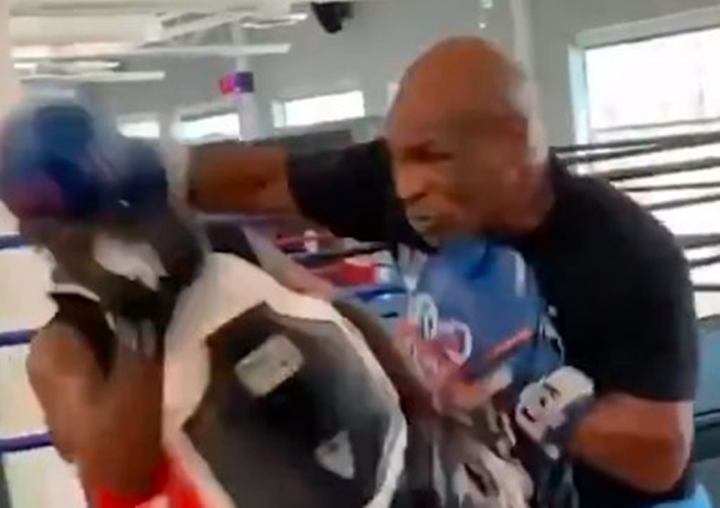 Mike Tyson em treino com Rafael Cordeiro